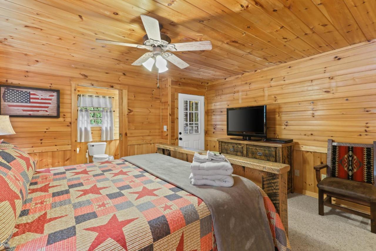 2 Separate Cabins Along A Peaceful Creek With Resort Amenities Ellijay Exterior foto